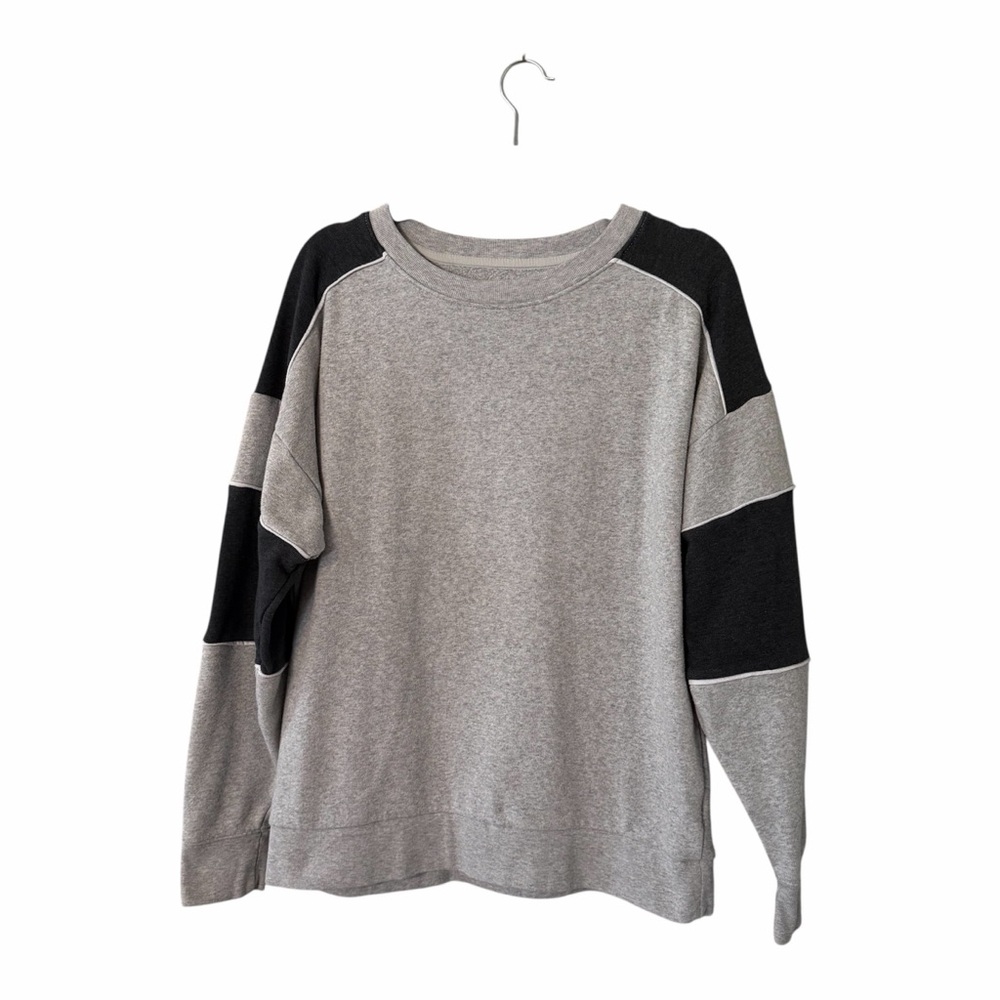 American Eagle Outfitters Ahh-Mazingly Soft Gray Sweatshirt Women’s Size Small